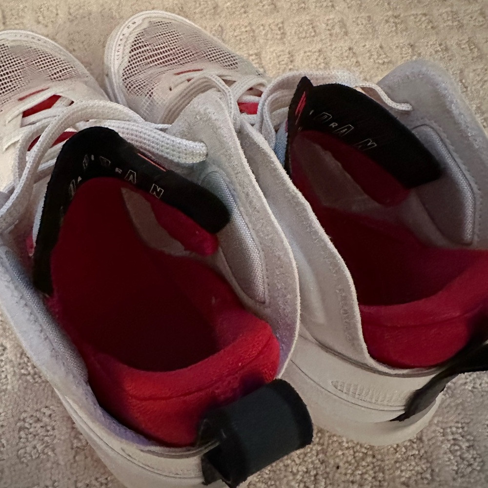 Boys Jordan’s Size 7 - Picture 2 of 5